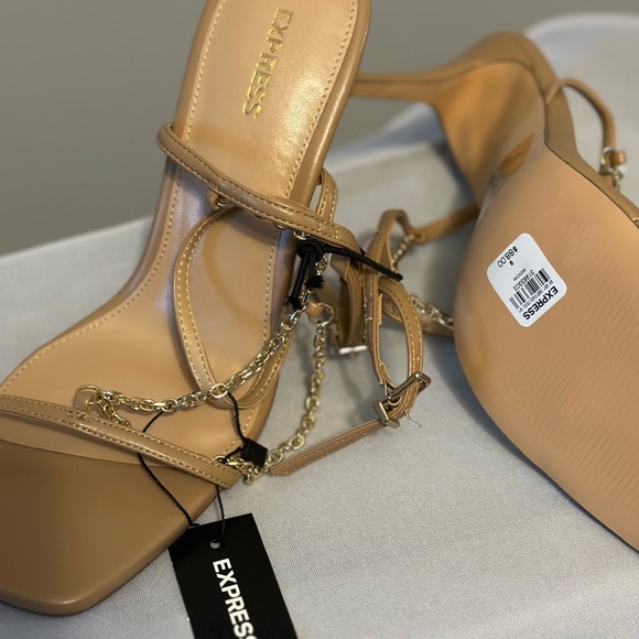 Express Heels - Picture 3 of 3